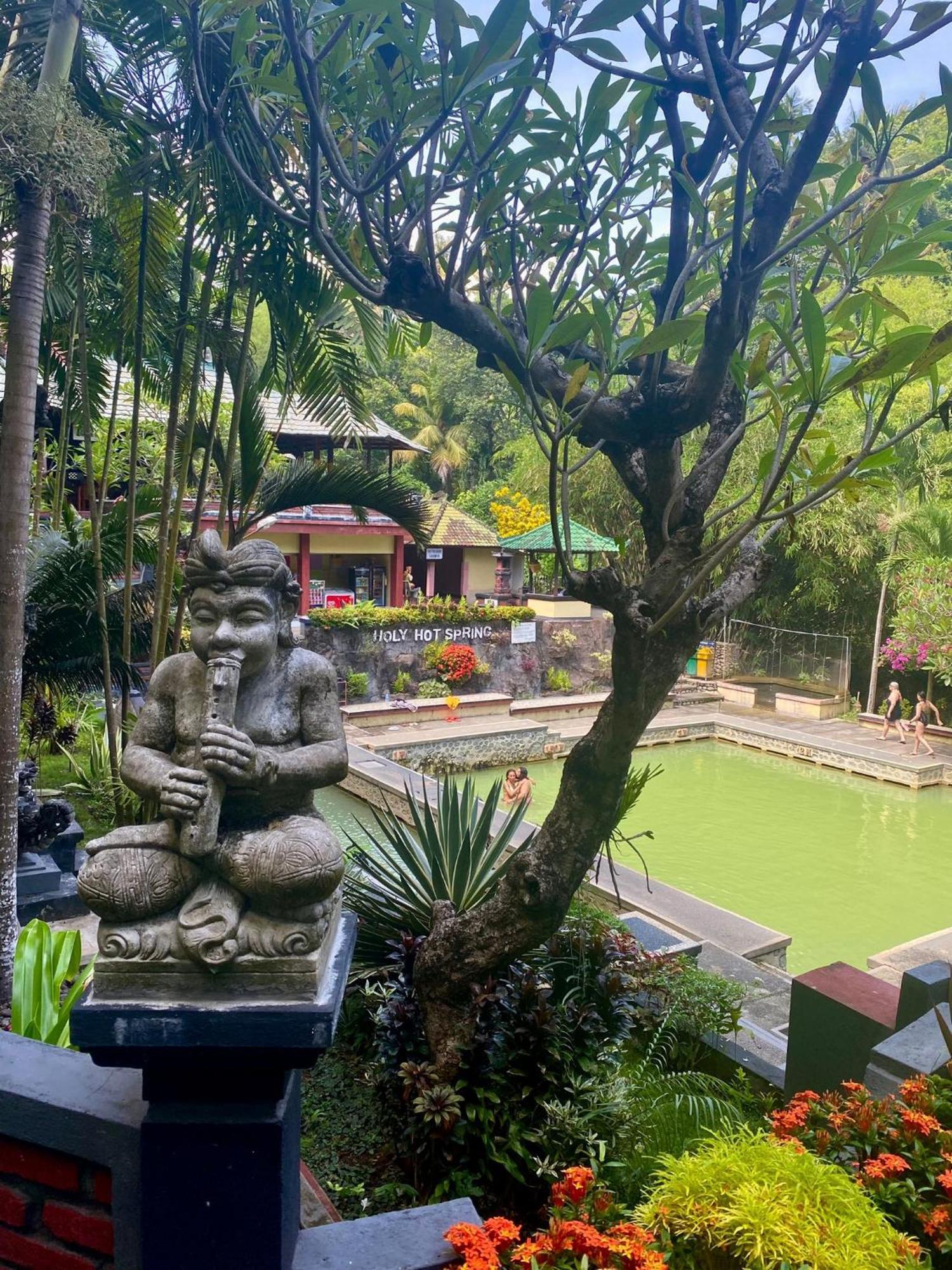 Kaia Lovina Guest House Ngoại thất bức ảnh