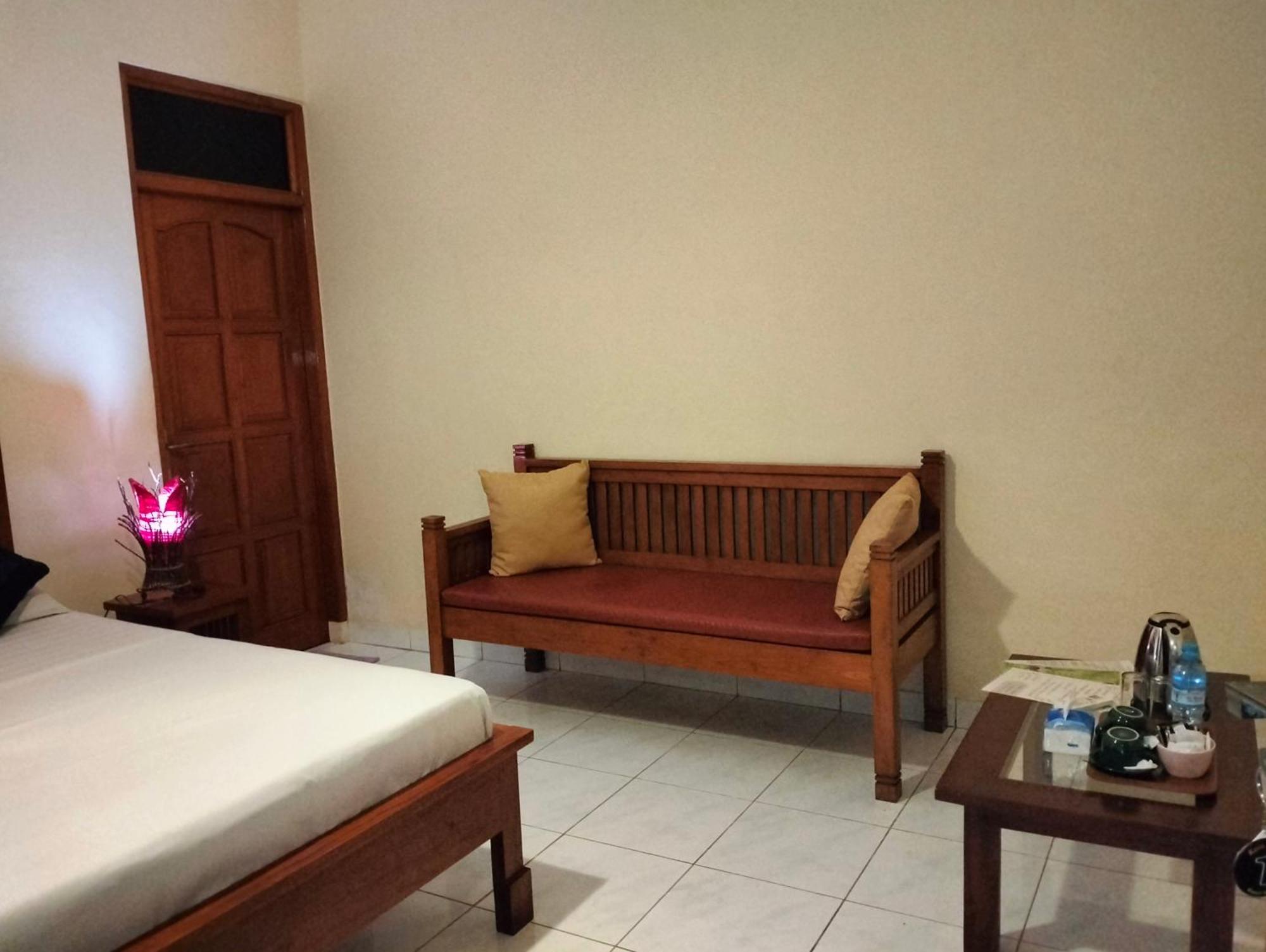 Kaia Lovina Guest House Ngoại thất bức ảnh
